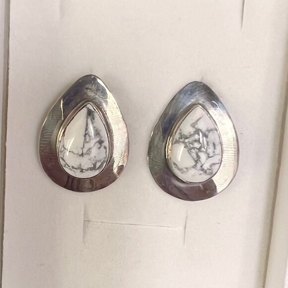 Larry Spencer Jewelry - Vintage Larry Spencer Native America Navajo White Buffalo Earrings, Howlite